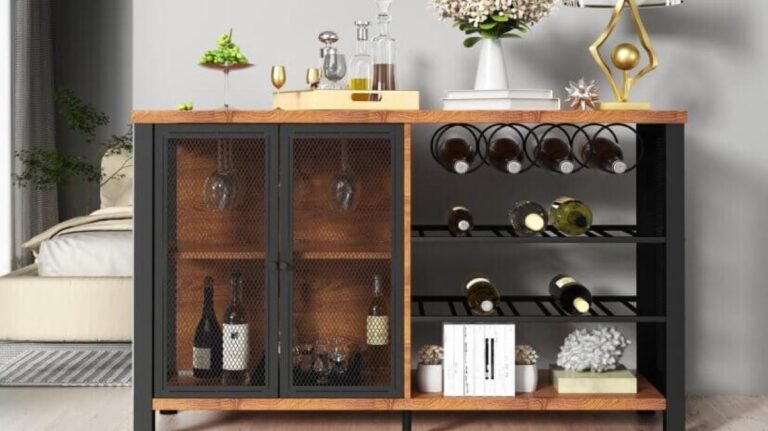 Qué tipos de muebles son ideales para una cava de vinos en casa 27 muebles elegantes en una cava de vinos