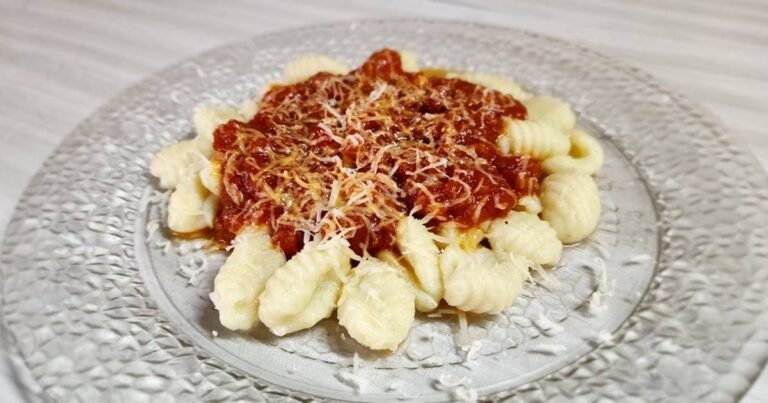 noquis de papa y ricota en un plato