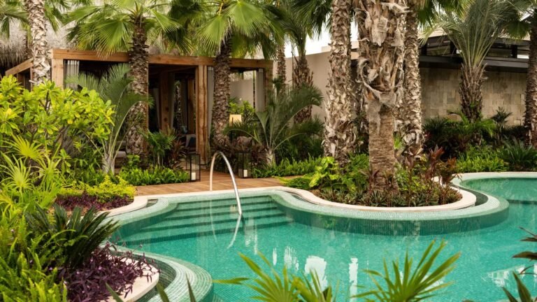 paisaje costero con spa y naturaleza