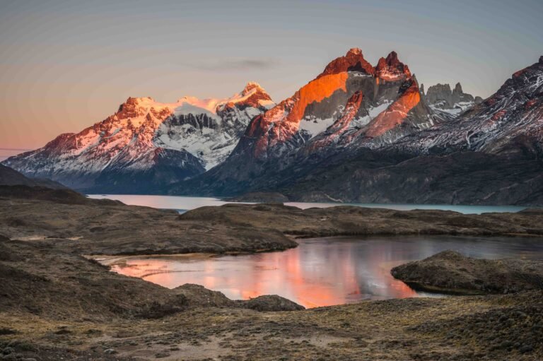 Qué actividades se pueden realizar en Torres del Paine y Fitz Roy 18 paisaje montanoso de torres del paine