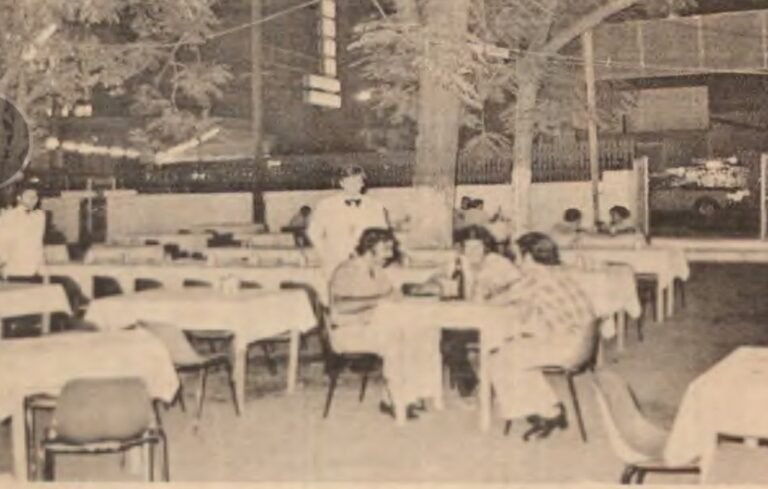 parrillas tradicionales en una avenida concurrida