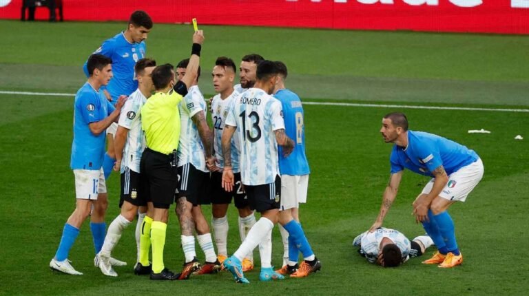 partido de futbol entre argentina e italia