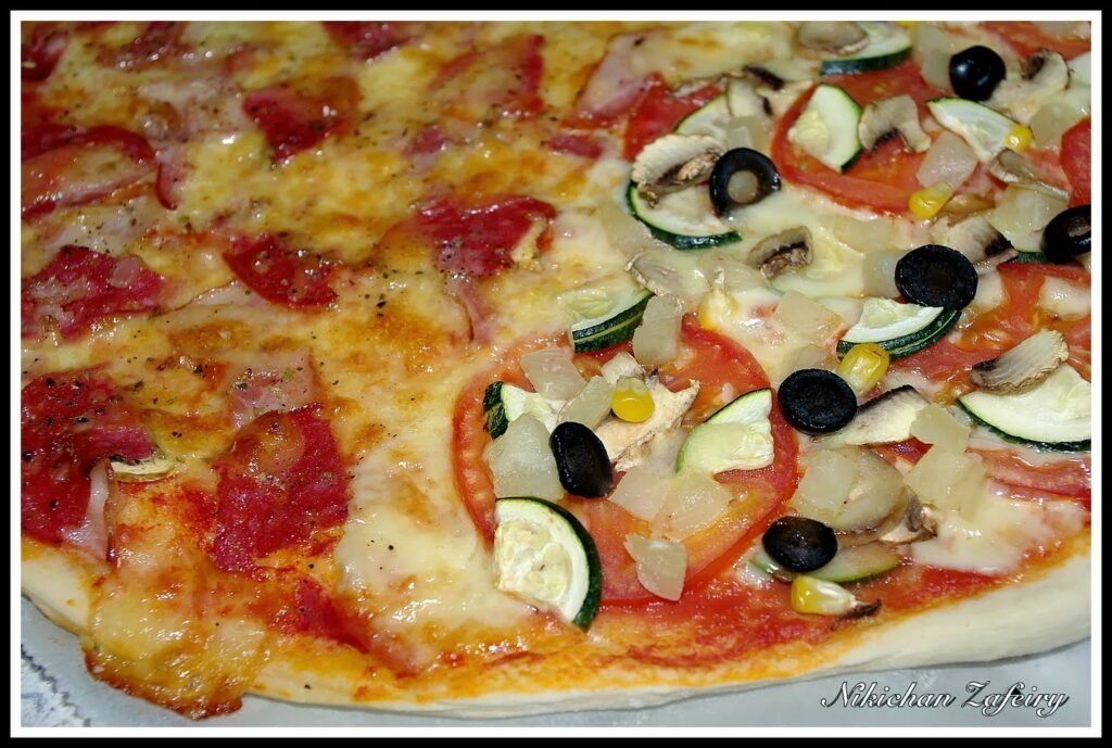 Dónde encontrar la mejor pizza en la Pizzería El Ángel de Luis Guillón 1 pizza con ingredientes frescos y coloridos