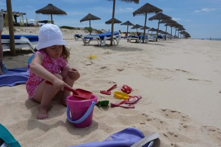 Qué planes hacer durante el fin de semana de Semana Santa 14 playas paradisiacas con familias disfrutando