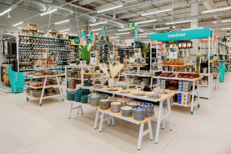 productos variados en tienda moderna