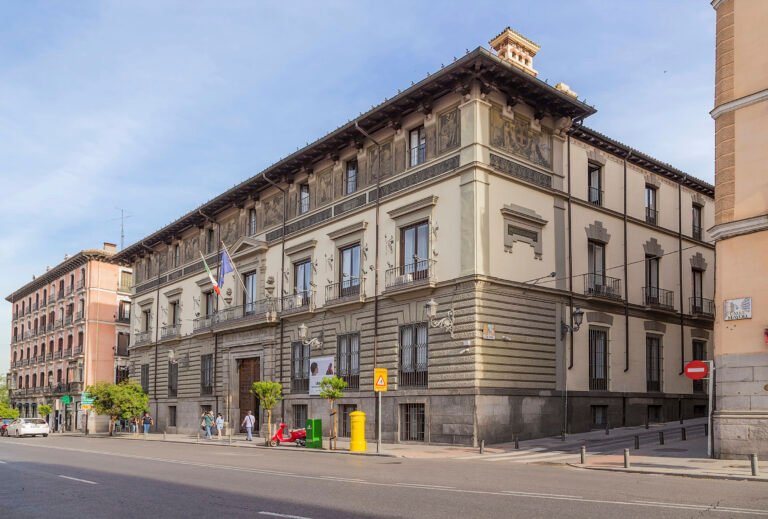 puerta del instituto italiano di cultura