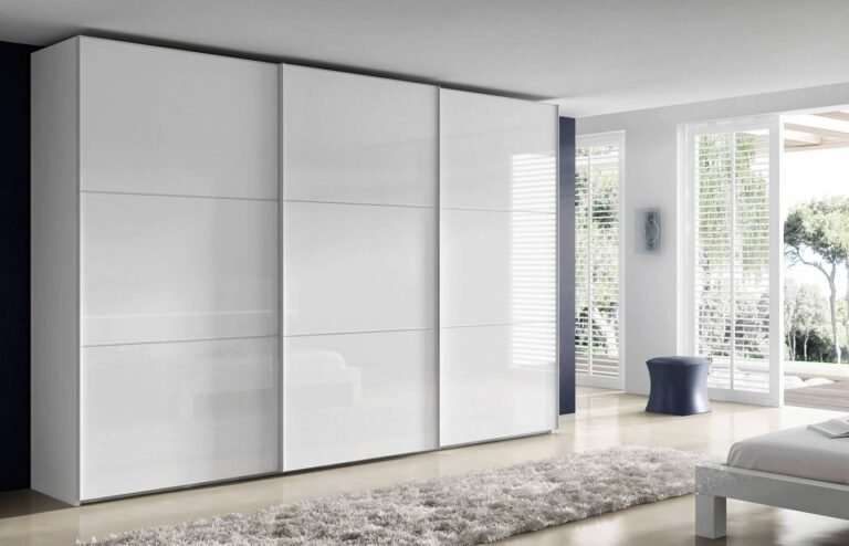 puertas corredizas modernas en un placard