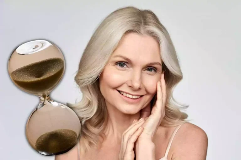 reloj de arena con un rostro envejeciendo