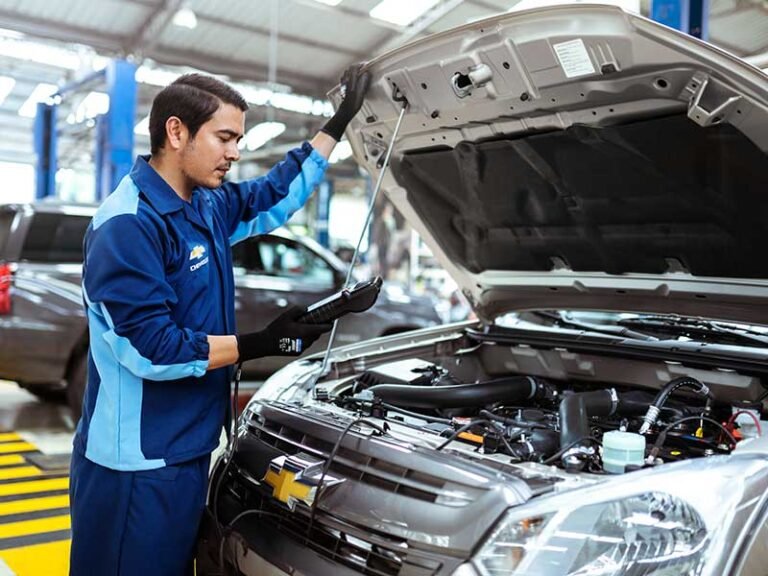 repuestos chevrolet en un taller mecanico