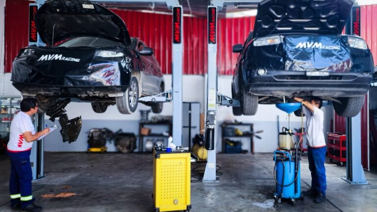 repuestos de honda en un taller mecanico