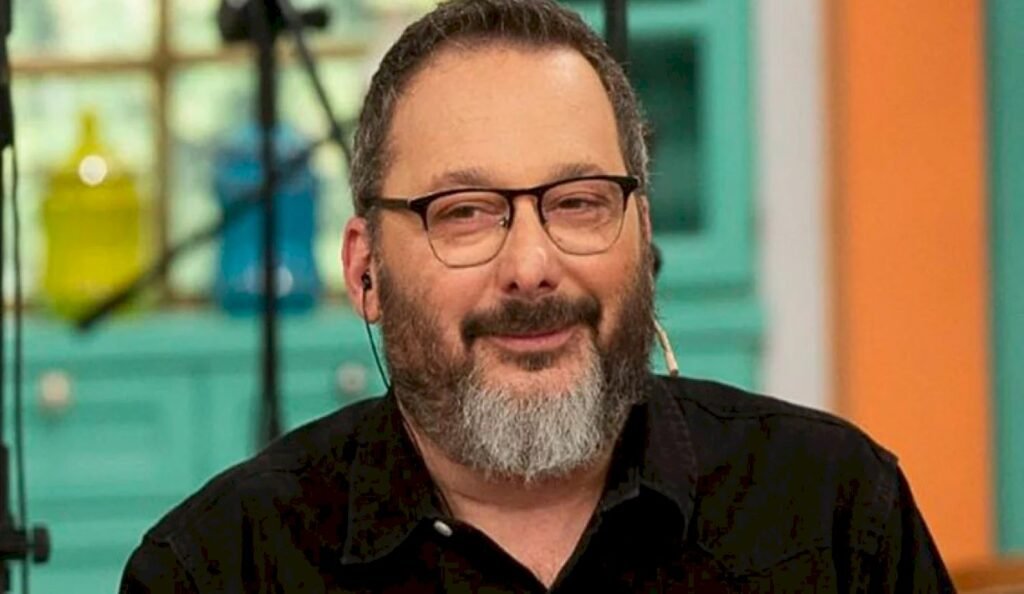 retrato de gerardo rozin en un set