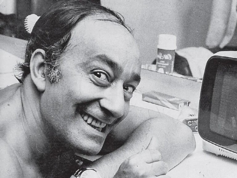 retrato en blanco y negro de alberto olmedo