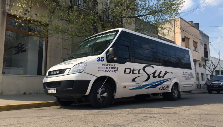 ruta de autobus entre canuelas y la plata