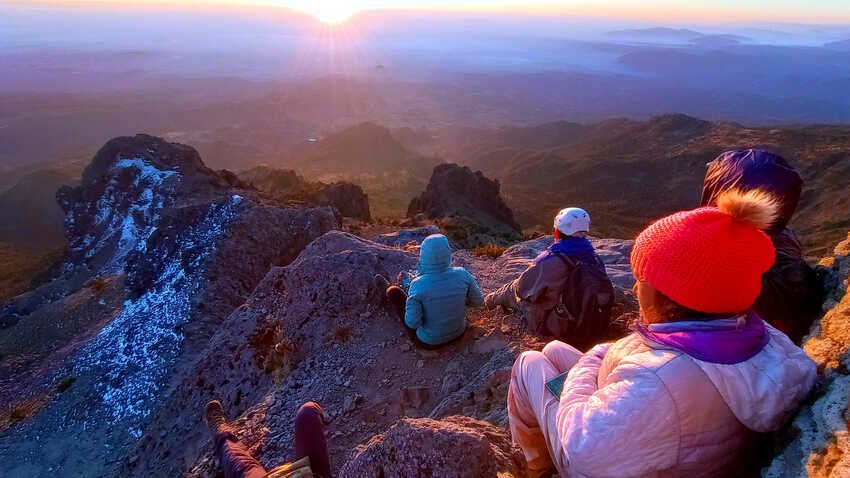 Qué actividades turísticas se pueden hacer al pie de las sierras