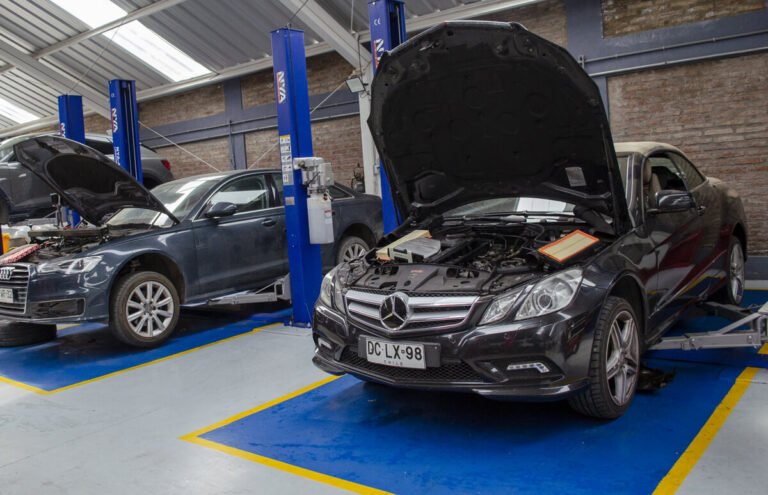 taller mecanico con automoviles mercedes benz