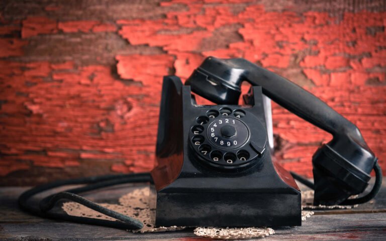 telefono antiguo con fondo elegante