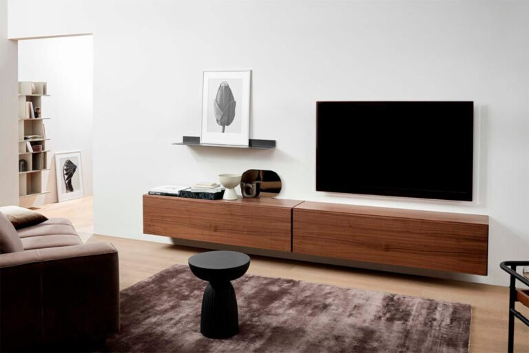 televisores modernos en un salon acogedor
