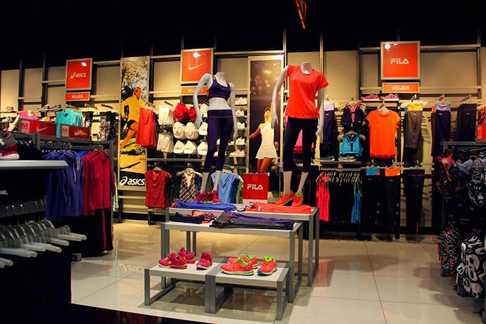 Qué servicios y productos ofrece Mega Sport en José C. Paz