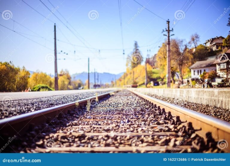 tren colorido en un paisaje idilico