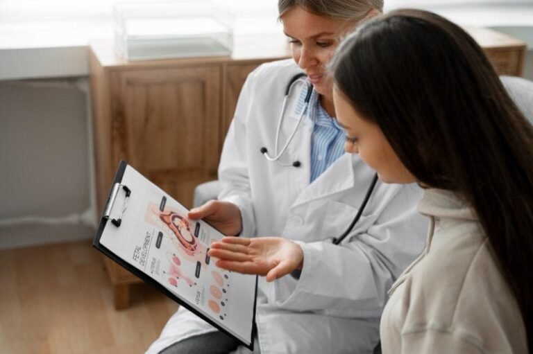 un medico analizando un diagnostico complicado