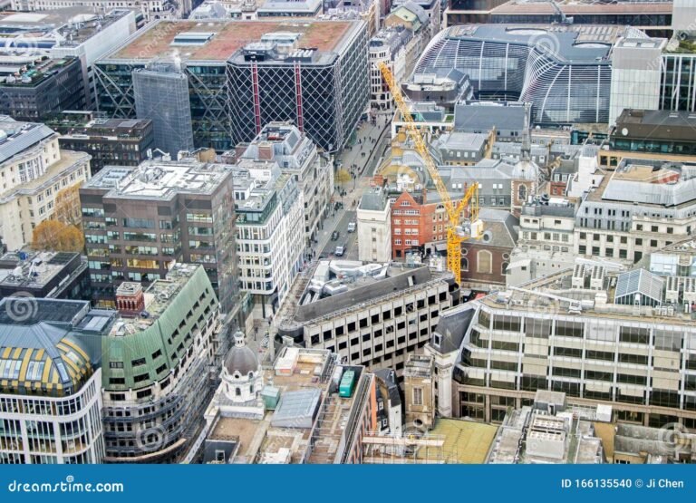 vista aerea de un edificio urbano moderno
