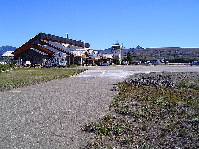 Qué servicios ofrece el Aeropuerto Chapelco Aviador Carlos Campos
