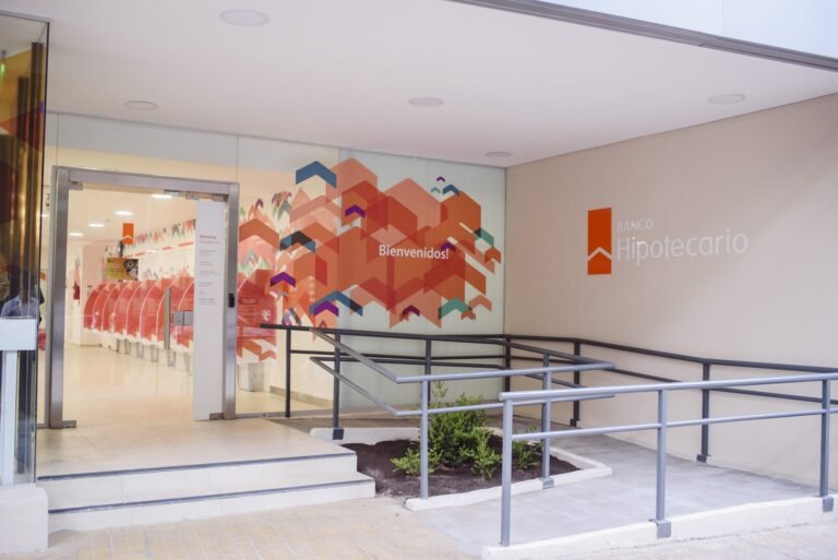 vista de una sucursal bancaria en argentina