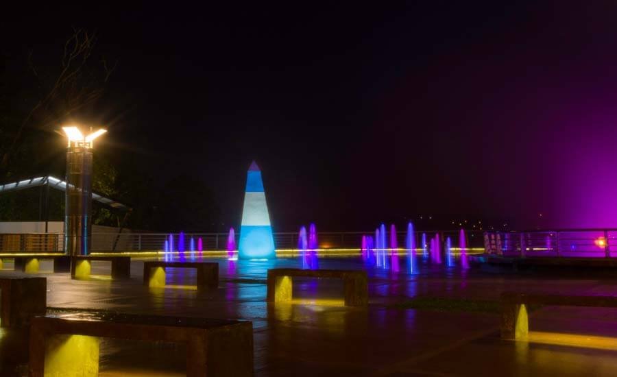 Qué experiencias únicas ofrece el Hito Tres Fronteras de noche