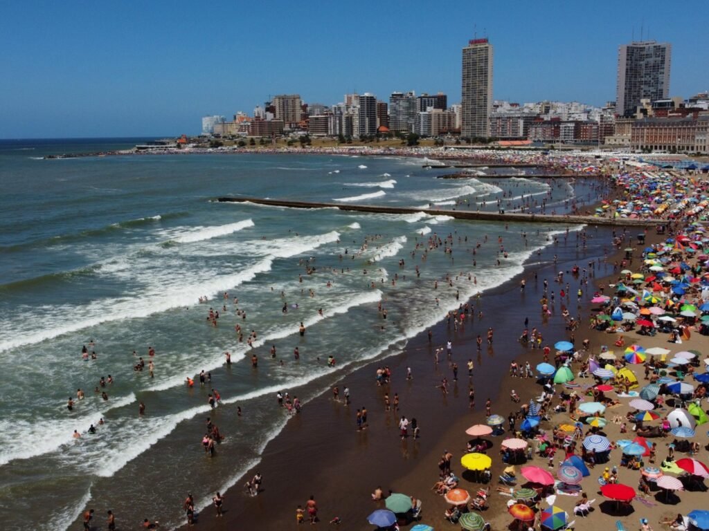 vista panoramica de la playa en mar del plata