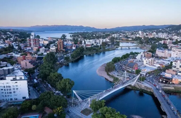 Qué servicios ofrece Le Mirage en Villa Carlos Paz 9 vista panoramica de villa carlos paz