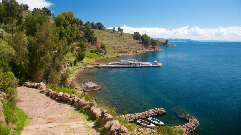Qué opciones de vuelos ofrece Aerolíneas Argentinas a Santa Cruz, Bolivia 13 vuelo sobre paisajes de santa cruz bolivia
