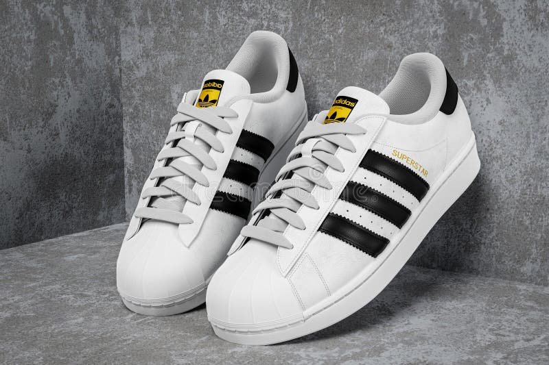 Qué Ofertas y Productos Encuentras en Adidas Originals Malabia 1 zapatillas adidas sobre un fondo urbano